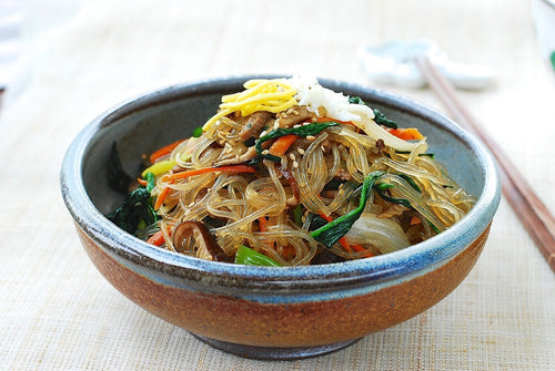 Koreanischer Glasnudelsalat – Japchae (잡채)