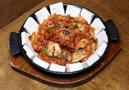 Tofu mit gebratenem Kimchi und Schweinefleisch – Dubu Kimchi (두부김치)
