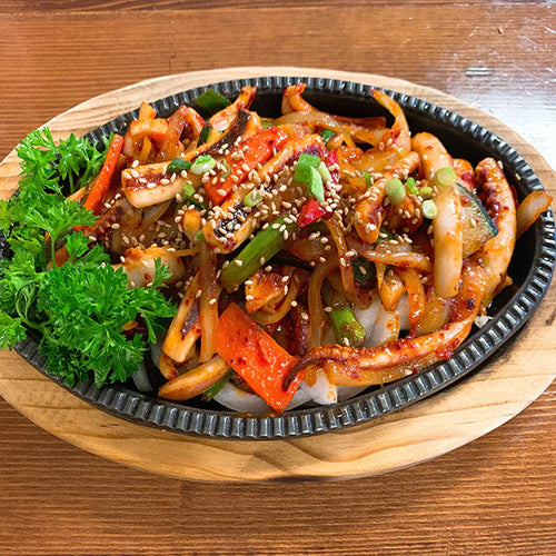 Scharf Gebratener Tintenfisch koreanische Art – Ojingeo-bokkeum (오징어볶음)