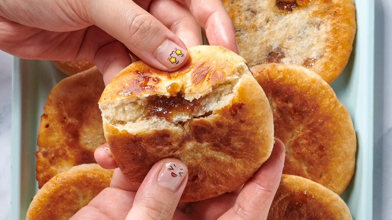 Süße koreanische Pfannkuchen mit brauner Zuckerfüllung – Hotteok (호떡) – Koreanisches Rezept von SONAMU