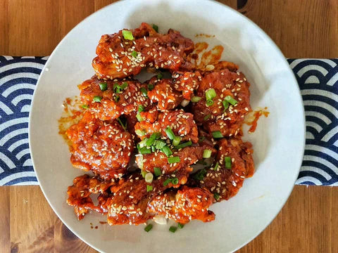 Süß-saures & scharfes koreanisches frittiertes Hähnchen - Yangnyeom-tongdak (양념통닭)