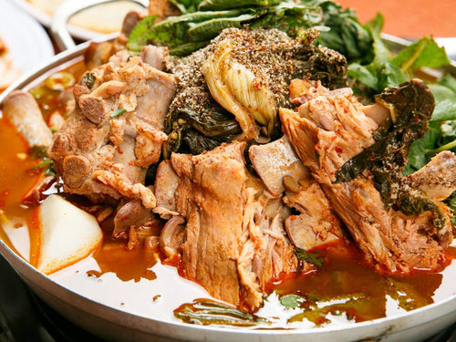 Schweineknochen-Suppe – Gamjatang (감자탕)