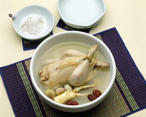 Koreanische Ginseng-Hühnersuppe – Samgyetang (삼계탕)