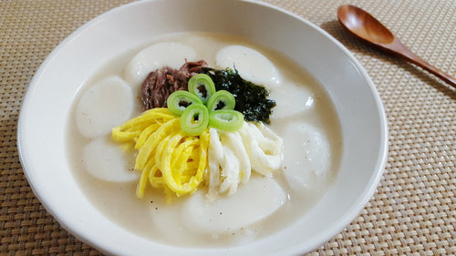 Koreanische Reiskuchensuppe - Tteokguk (떡국)