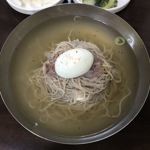 Naengmyeon – Kalte koreanische Nudeln (냉면)