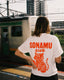 SONAMU Tiger Backprint am Bahnsteig